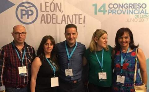 El anterior candidato y actual portavoz del PP en La Ba&ntilde;eza, Pedro Miguel Rancho, en el centro, en un congreso de esta formaci&oacute;n.