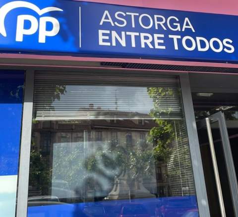 Sede de campaña del PP en Astorga. Sede de campaña del PP en Astorga.