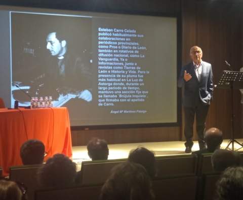 El coordinador del libro, el profesor Lorenzo López Trigal.