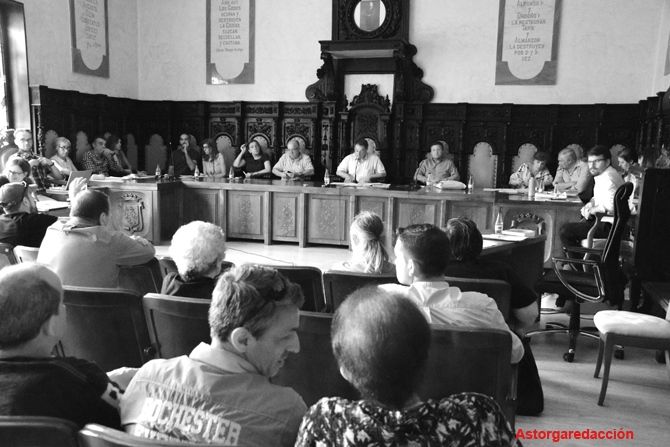 Imagen de archivo de un pleno celebrado en Astorga.