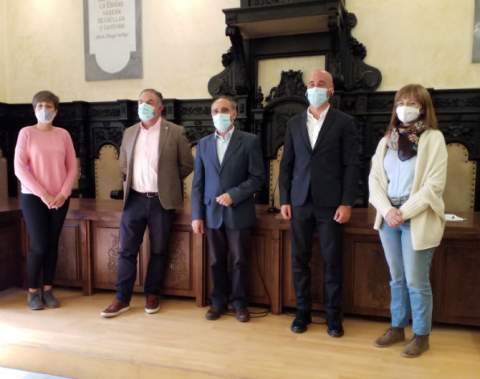Gobierno y oposición muestran unidad en el apoyo al tejido empresarial astorgano.